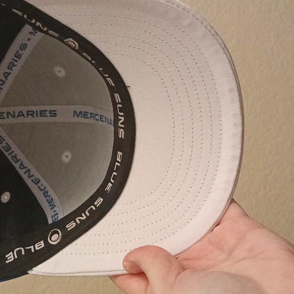Baseball cap - Picture 2 of 7